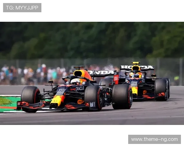 红牛与梅赛德斯争议再起F1赛场风云突变聚焦车队博弈与冠军悬念升级