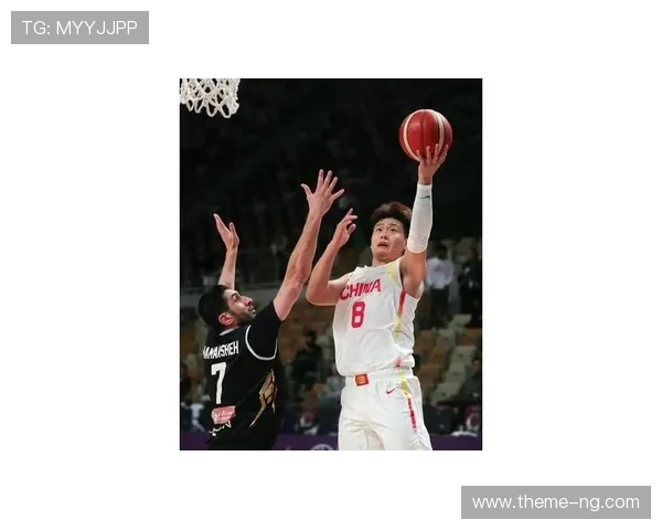 中国男篮新阵容亮相备战世界杯 多名年轻球员表现抢眼